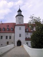 Eingang/Turm 2004
